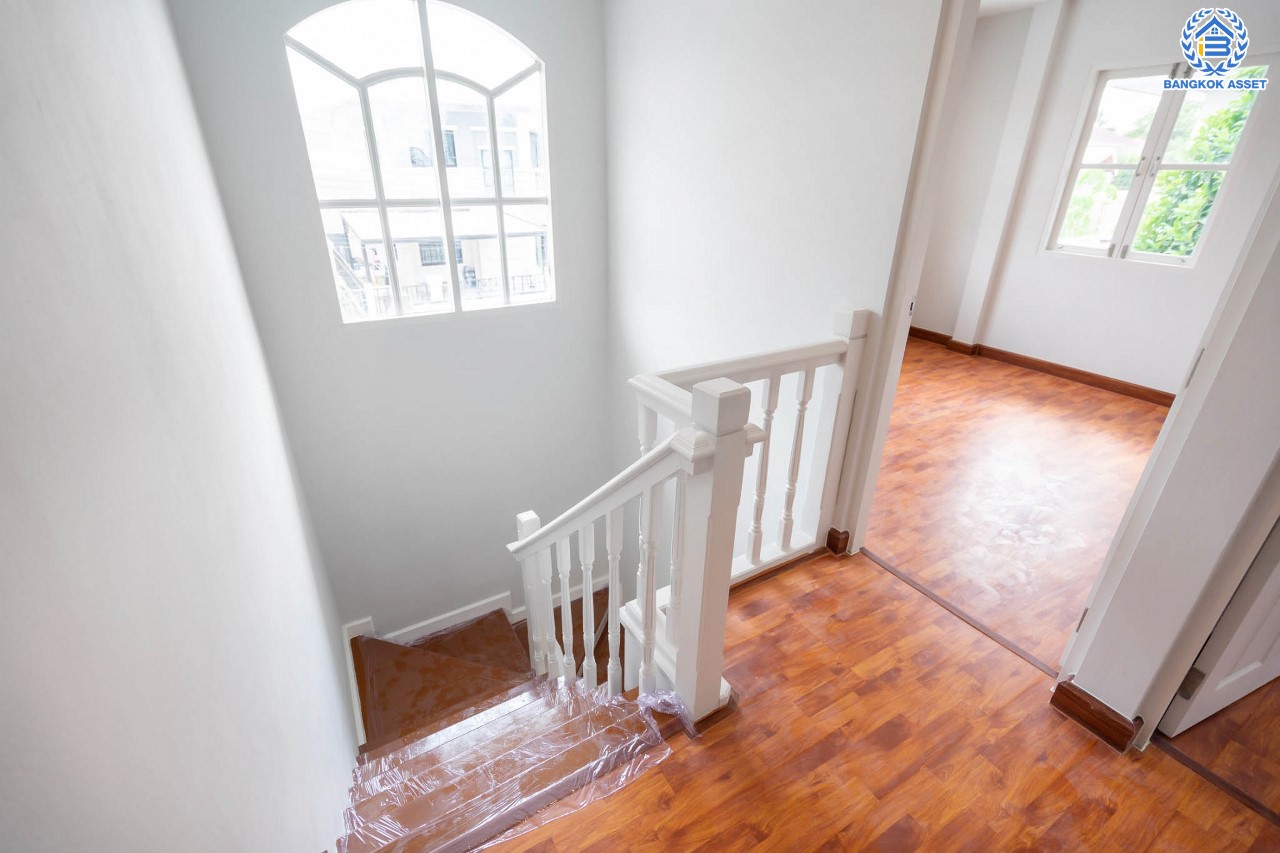 บ้านมือสองตกแต่งใหม่ แบรนด์ LH ม.ชัยพฤกษ์ บางใหญ่-เซ็นทรัลเวสต์เกต ตอบโจทย์ทุกการอยู่อาศัย เนื้อที่ 56.4 ตร.ว. ฟังก์ชัน 3 ห้องนอน 2 ห้องน้ำ 2 ที่จอดรถ บนทำเลดีที่สุด! ใกล้เซ็นทรัลเวสต์เกต ทางด่วน "กาญจนาภิเษก" และเพียง 10 นาที ถึง MRT "สถานีคลองบางไผ่"